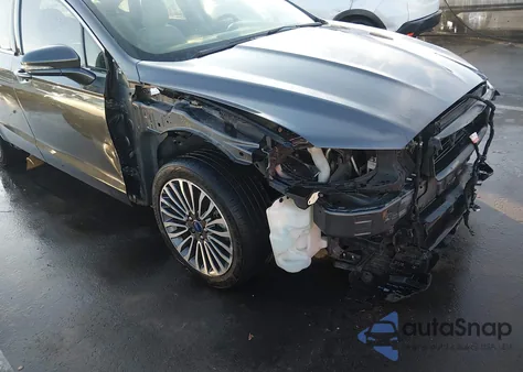2018 Ford Fusion Titanium z USA, uszkodzony, nr VIN 3FA6P0D9XJR188547